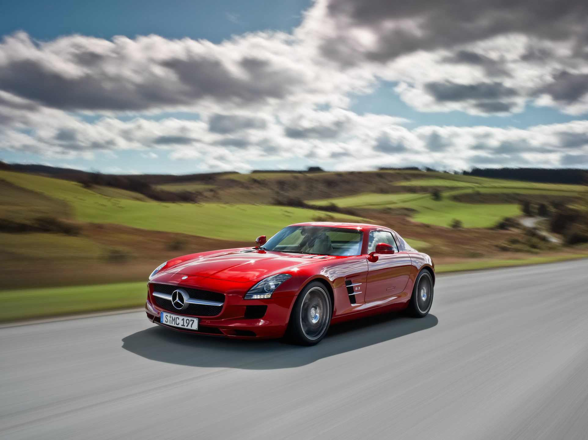 2010-Mercedes-Benz-SLS-AMG15.jpg