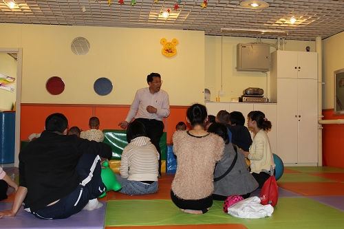 20120415运动宝贝早教东营中心邀请郭建国教授来东营大型公益讲座掠影