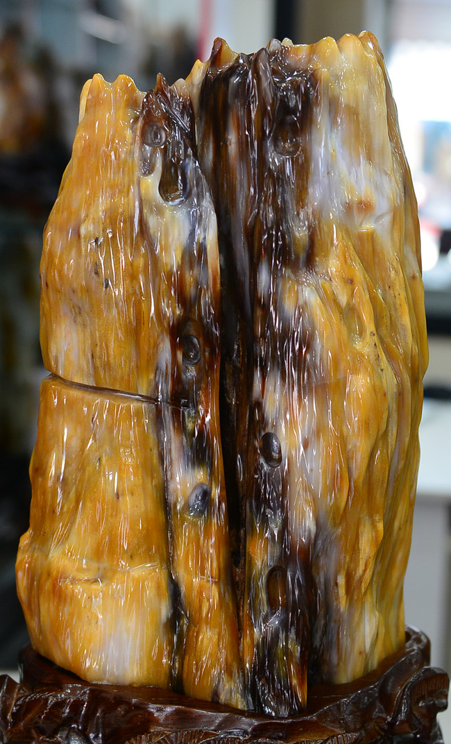 【瑞颜珑珆·缅甸树化玉】天然缅甸精品树化玉___精品鸡油黄案台小