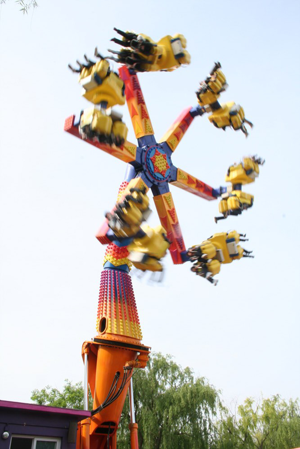 富华游乐园世界风情节五一盛大演出家庭过山车即将登陆