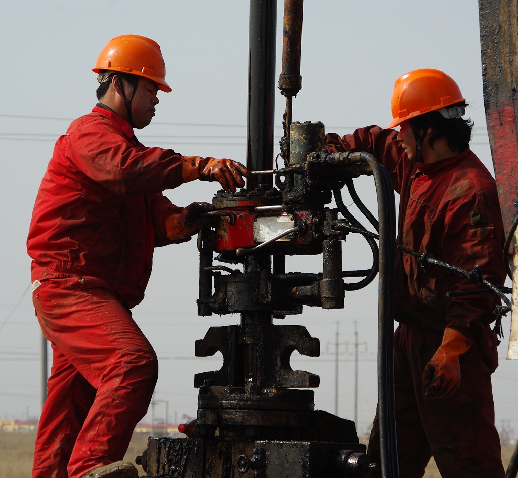 工人工厂摔死 我请的工人干活摔死了