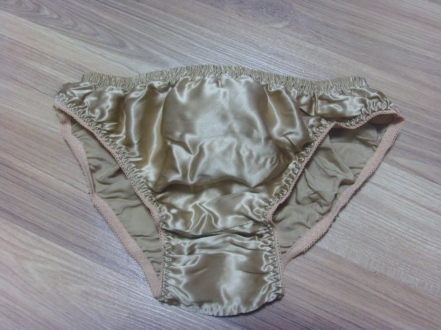 男士内裤米色15元.jpg